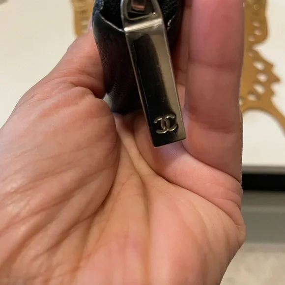 CHANEL Black Leather Zip Wallet - Picture 4 of 7